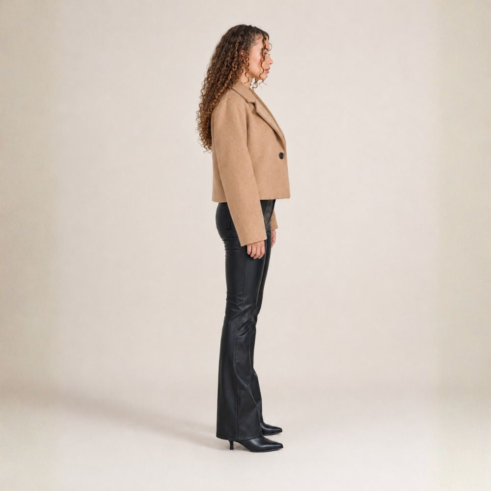 Women’s Jacket Lapel Collar & Gold-Colored Buttons | Autumn Wear