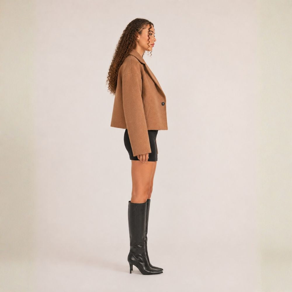 Women’s Jacket Lapel Collar & Gold-Colored Buttons | Autumn Wear