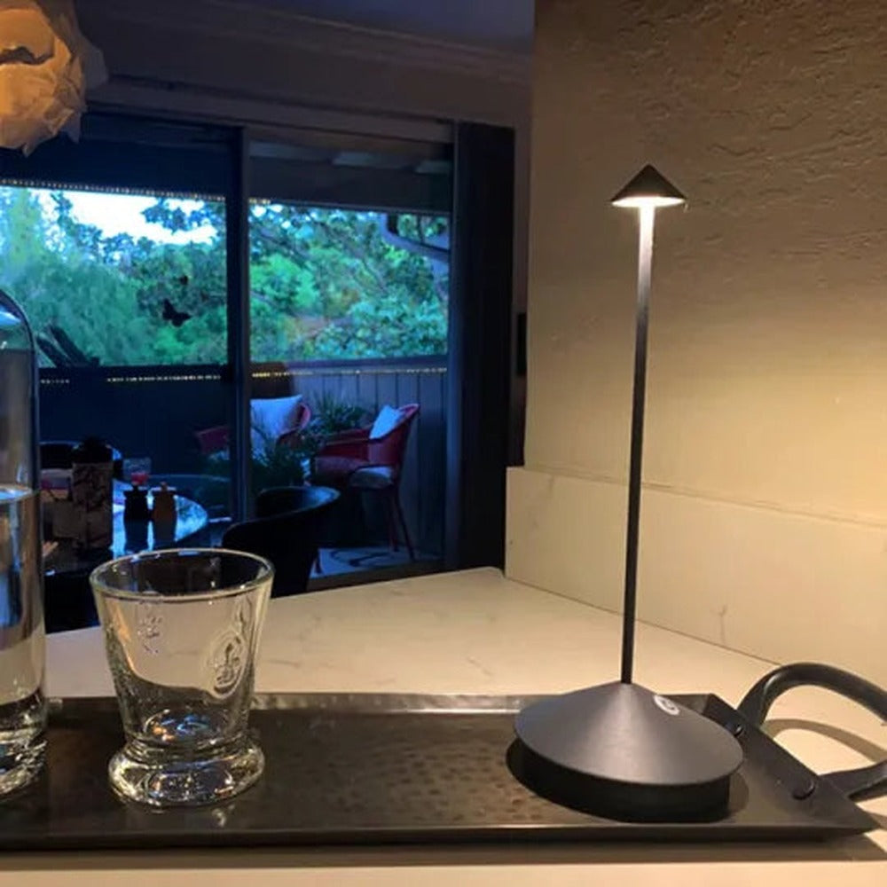 ClarityGlow wireless LED table lamp - Black