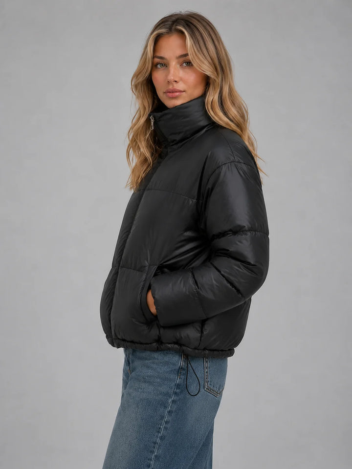 Women's quilted coat with oversized silhouette and practical side pockets for everyday wear
