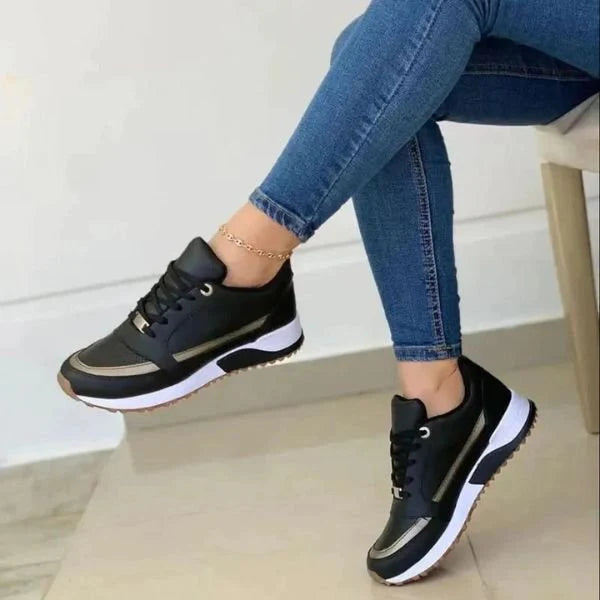Women's trainers with contrast detailing and lace-up closure for adjustable secure fit