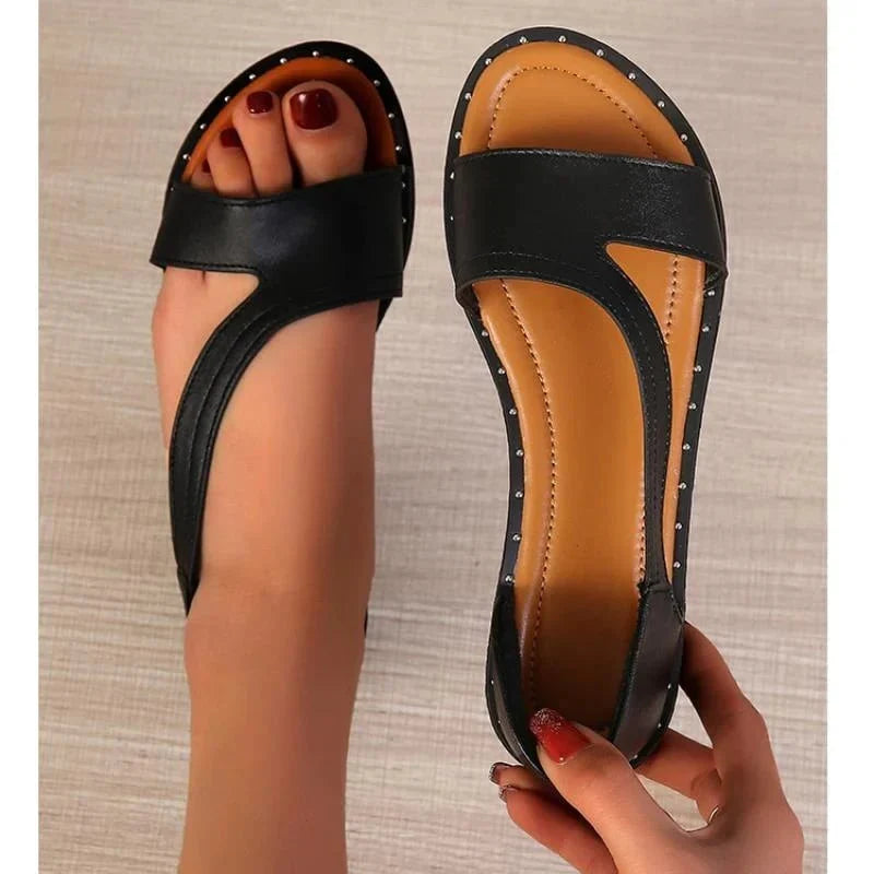 Women's casual sandals in white and black colourways with adjustable fit