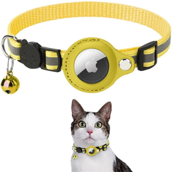 Adjustable Cat GPS Tracker Collar with Reflective Design demonstrating sizing flexibility for various neck sizes