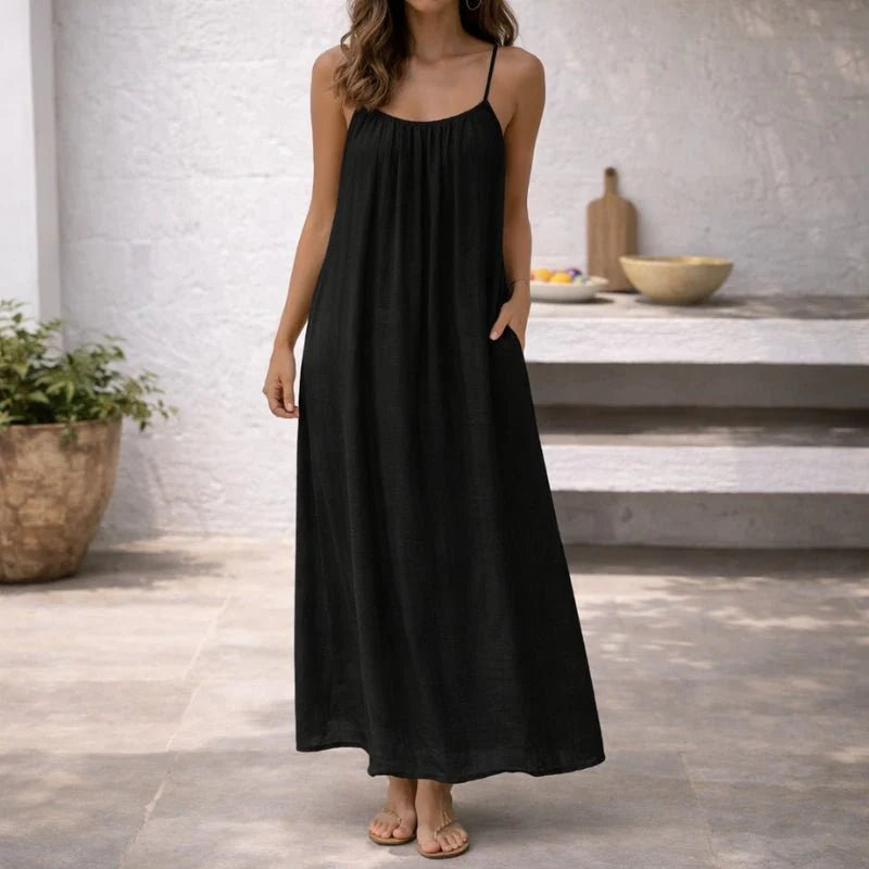 Loose-fit maxi dress with adjustable straps and discreet side pockets in white