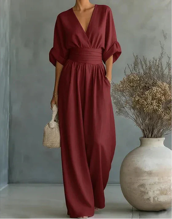 Wide-leg jumpsuit with gathered waist and V-neckline in burgundy colour