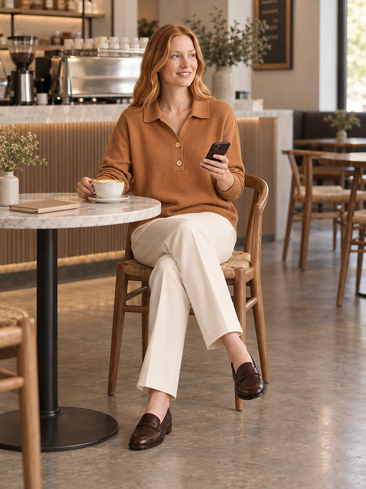 Women's knitted collared jumper with a button placket
