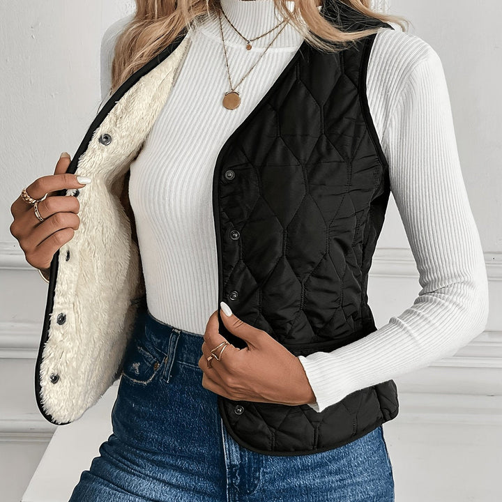 Women's quilted plush-lined gilet in black