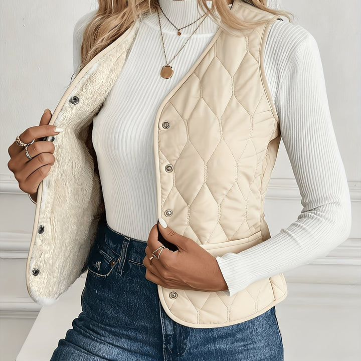 Women's quilted plush-lined gilet in cream
